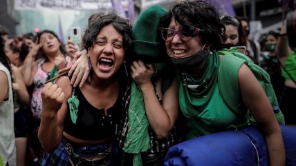  Argentinas celebraron tras aprobación de la ley del aborto en la Cámara  