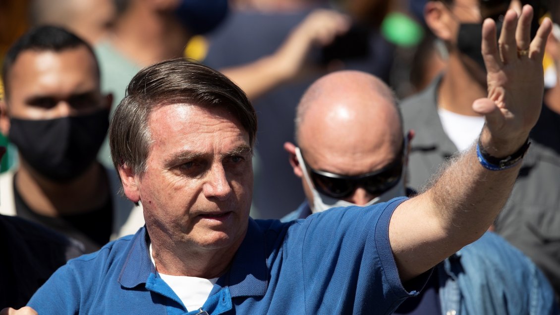 Más de la mitad de brasileños exculpa a Bolsonaro de muertes por Covid-19