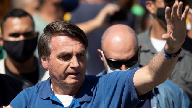 Más de la mitad de brasileños exculpa a Bolsonaro de muertes por Covid-19