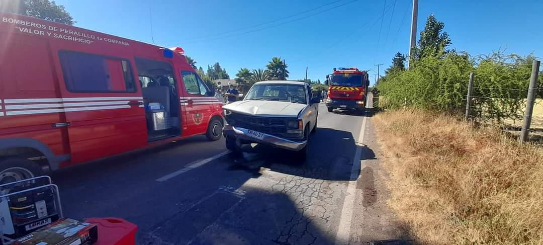 Colisión entre camioneta y tractor deja un fallecido en Peralillo