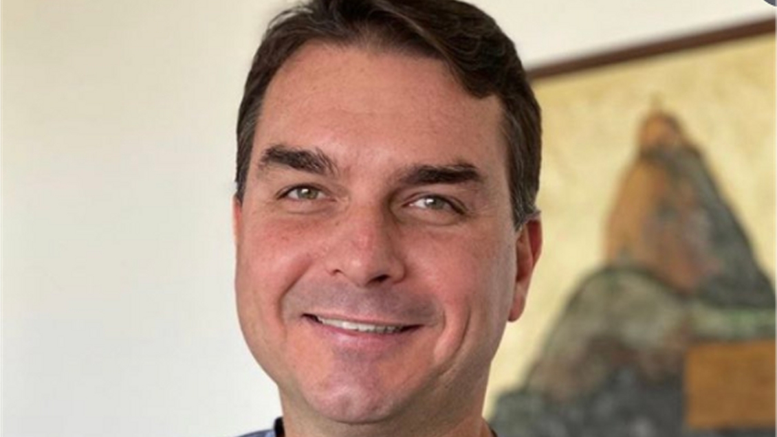 Bolsonaro se queja de que su hijo parezca 