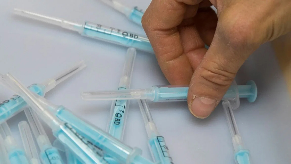 Las primeras 20 mil dosis de la vacuna Pfizer llegarán a Chile este mes