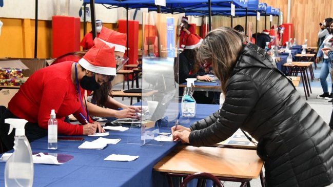 Municipio de Punta Arenas entregó regalos de Navidad a más de cinco mil niños