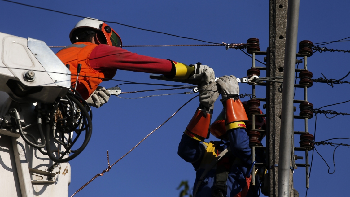 Reubicarán línea eléctrica para asegurar el suministro en Navidad