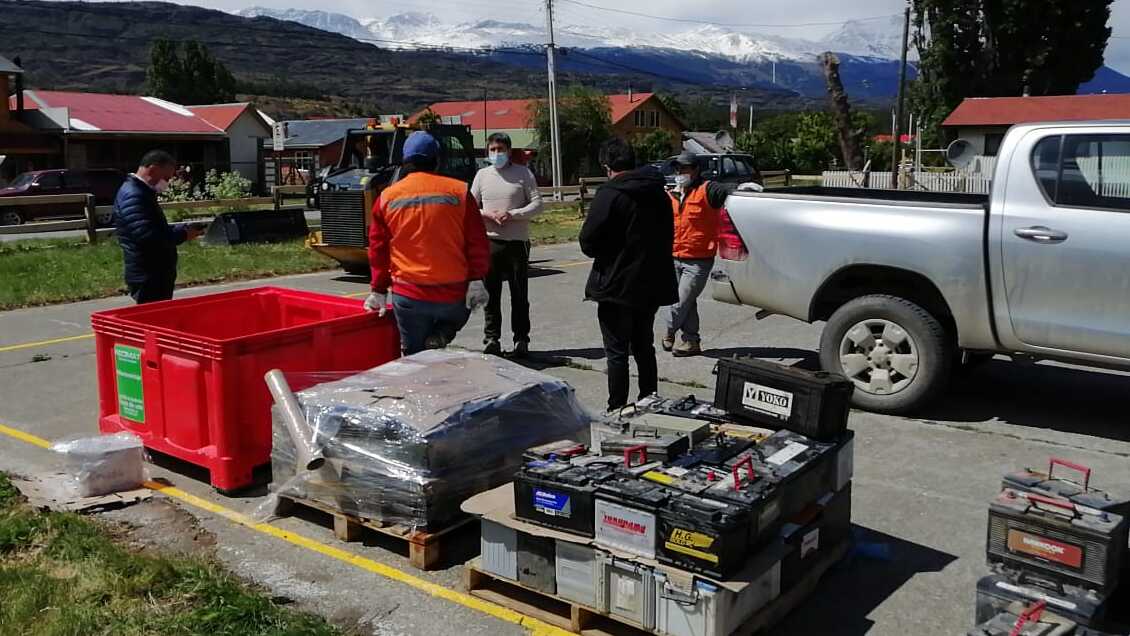 Iniciativa ayuda a limpiar la Patagonia de aceites lubricantes y baterías fuera de uso