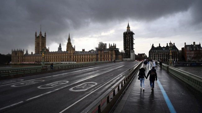 Johnson establece duras restricciones en Londres por alza de contagios