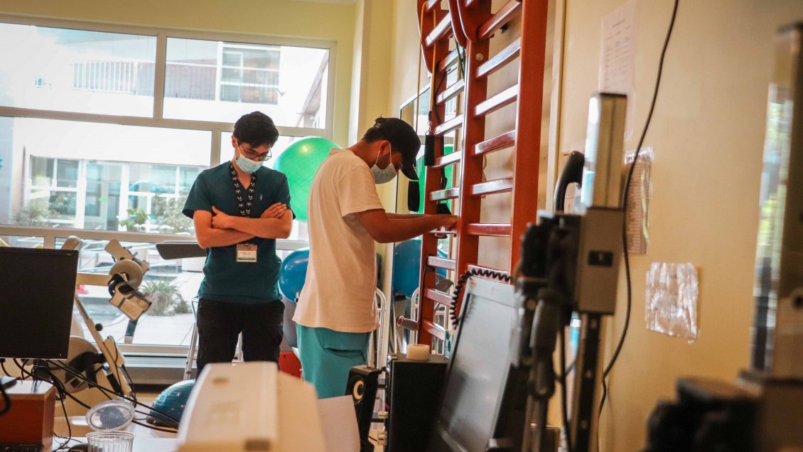 Pacientes UCI recuperados de Covid-19 acceden a rehabilitación en Hospital Regional de Rancagua