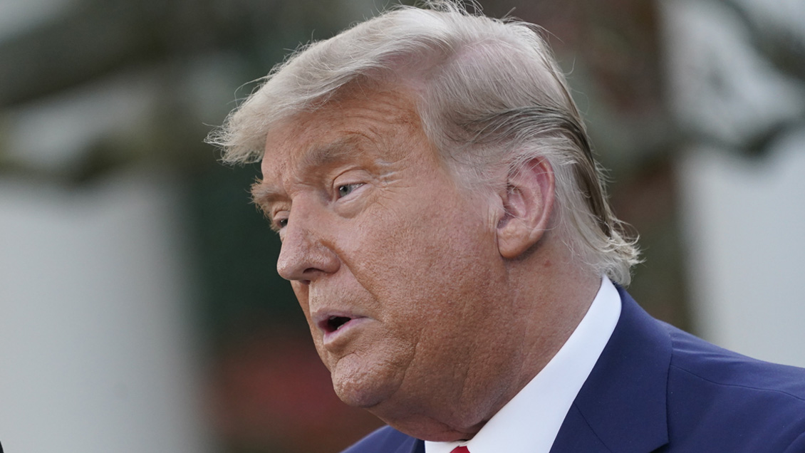 Trump concede clemencia a 20 personas, incluidos dos condenados en la trama rusa