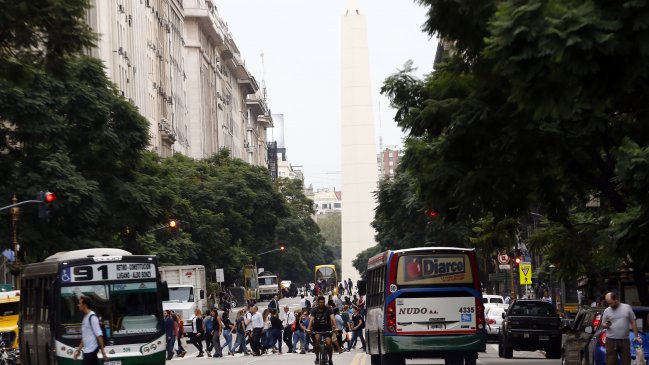 Argentina prohíbe la entrada de extranjeros al país y aumenta restricciones