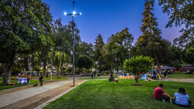 Alcalde de Chillán celebra recuperación de plaza tomada por 