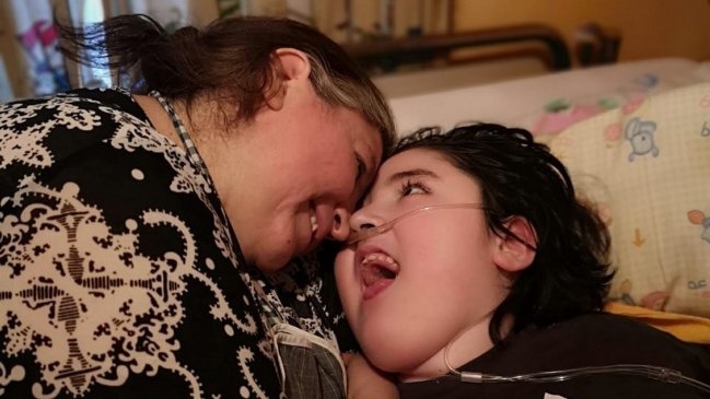 Espíritu navideño: Auditor de Cooperativa pagará un año de luz para mujer con niño electrodependiente