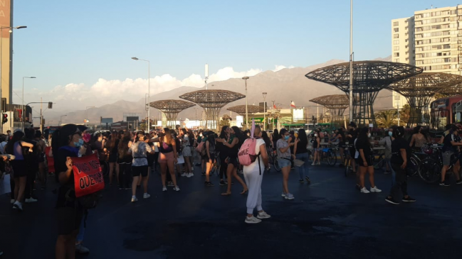 Masiva marcha en La Florida en protesta por femicidio de María Isabel Pavez