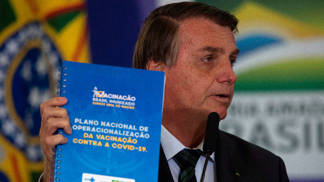 Bolsonaro sale al paso de las críticas por lentitud en plan de vacunación: 