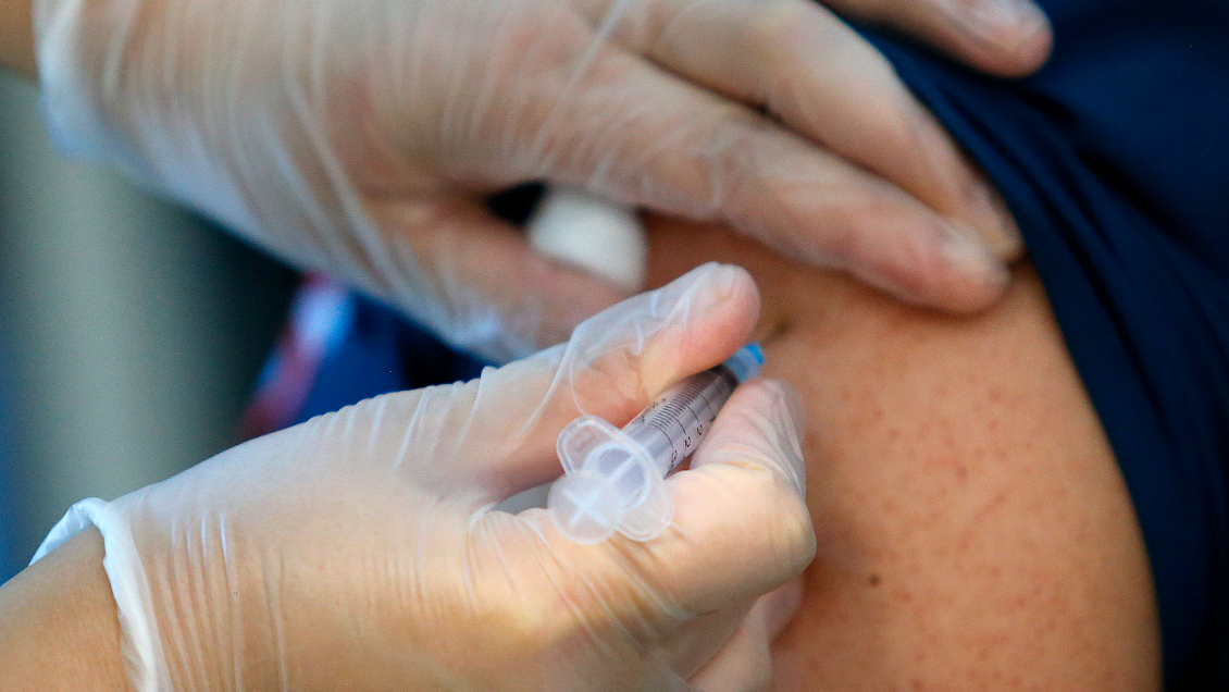 Colegio Médico cuestionó proceso de selección de primeros vacunados en Los Ángeles