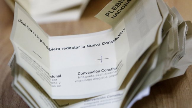 Convención Constitucional: 49 diputados de oposición piden lista única