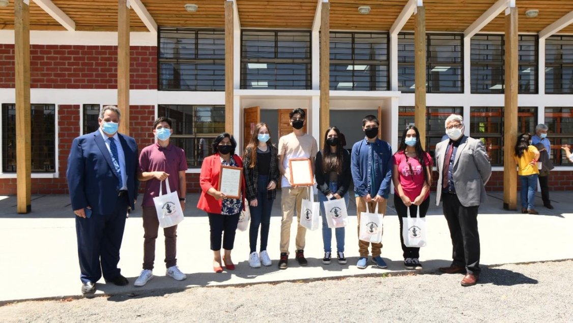 Alfarera y estudiantes de Quinchamalí recibieron premios municipales de arte 2020