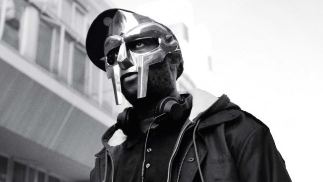 Enigmático rapero enmascarado MF DOOM muere a los 49 años