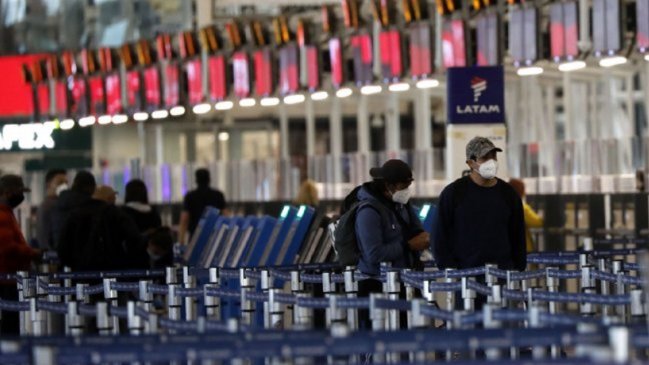 Minsal mantiene en aislamiento a joven de Curicó que viajó con portadora de nueva cepa