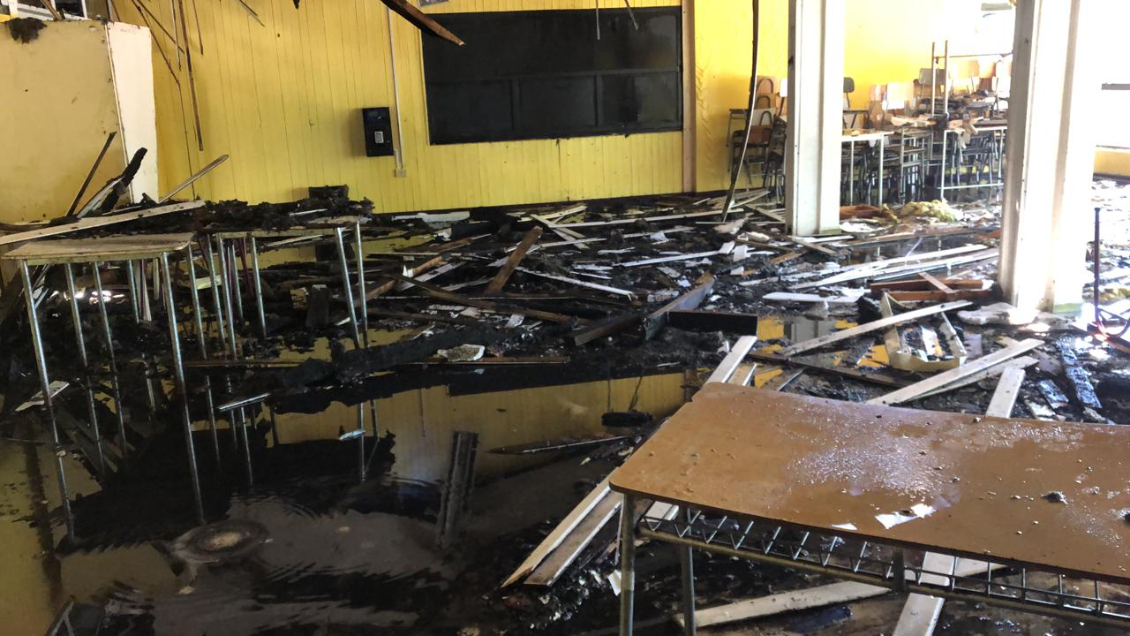 Incendio afectó a escuela de Chiguayante: se sospecha que comenzó por una bengala