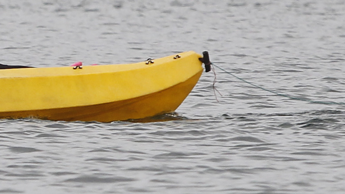Quillón: Adulto mayor está desaparecido tras volcarse su kayak en la Laguna Avendaño