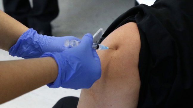 Funcionaria de salud dio positivo a Covid tras recibir la primera dosis de la vacuna