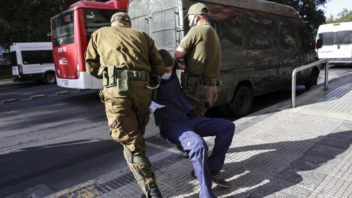 Carabineros agredió a periodistas que cubrían manifestación estudiantil