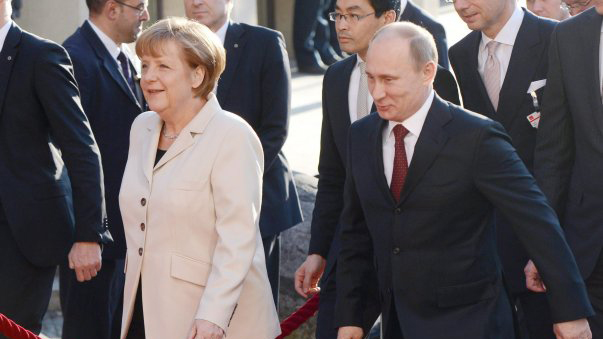  Putin y Merkel se abren a producir de manera conjunta una vacuna anticovid  