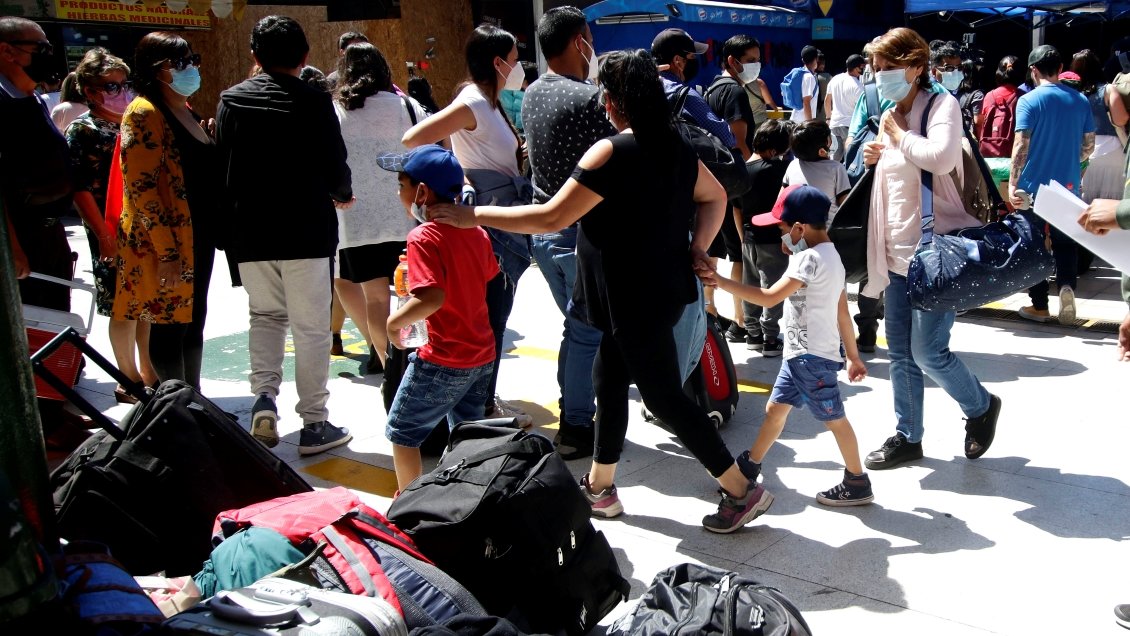 Infectóloga cuestiona permisos de vacaciones: Hospitales de zonas turísticas se van a rebalsar