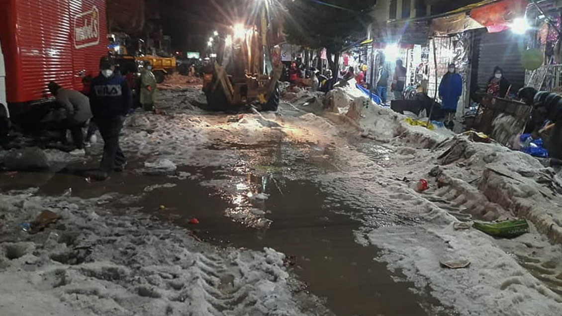 Bolivia se moviliza para apoyar a Sucre tras torrencial tormenta que dejó al menos tres muertos