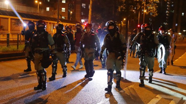 Policía de Hong Kong arrestó a medio centenar de políticos opositores y activistas