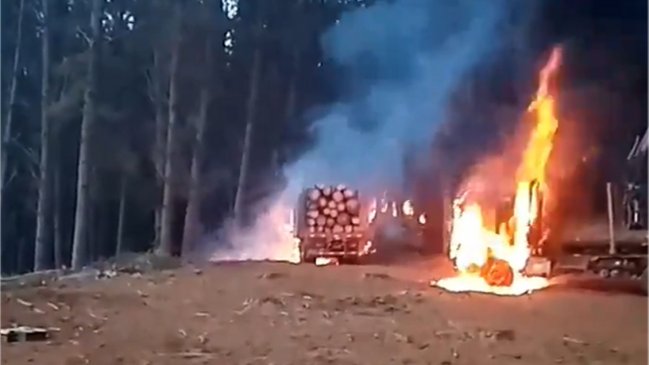 Al menos cinco camiones quemados dejó ataque en sector entre Lumaco y Galvarino