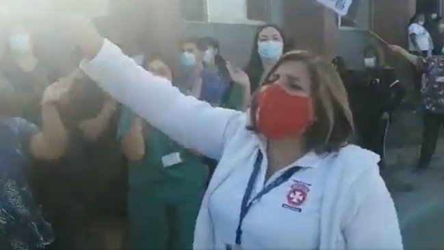 Hospital El Pino: Personal de salud protestó tras ataque de familiares de fallecido con Covid