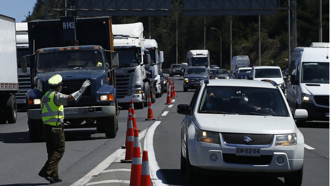 Autoridades estiman que alrededor de 55 mil personas saldrán de Santiago este fin de semana