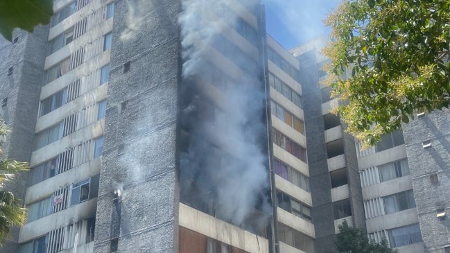 Incendio afecta un departamento en la comuna de Estación Central