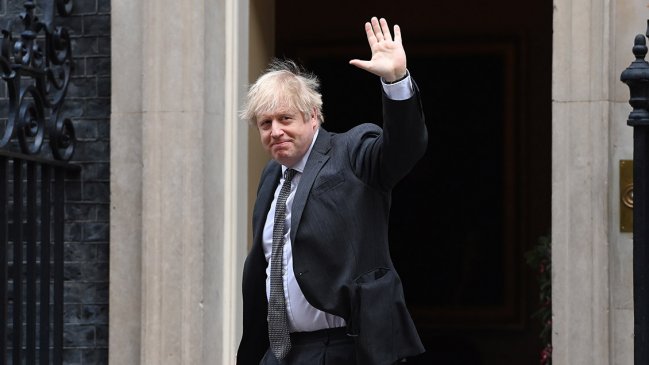 Johnson, centro de las críticas por salir en bicicleta lejos de casa