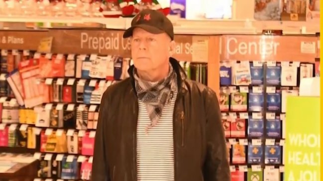 Bruce Willis fue expulsado de una farmacia por negarse a usar mascarilla