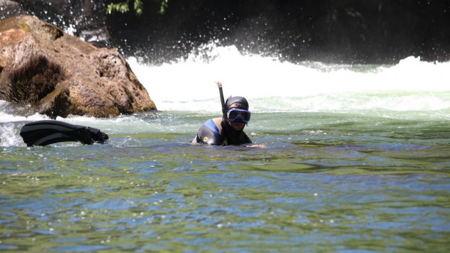 Con buzos tácticos, el Gope de Carabineros busca a joven desaparecido en el Río Trancura