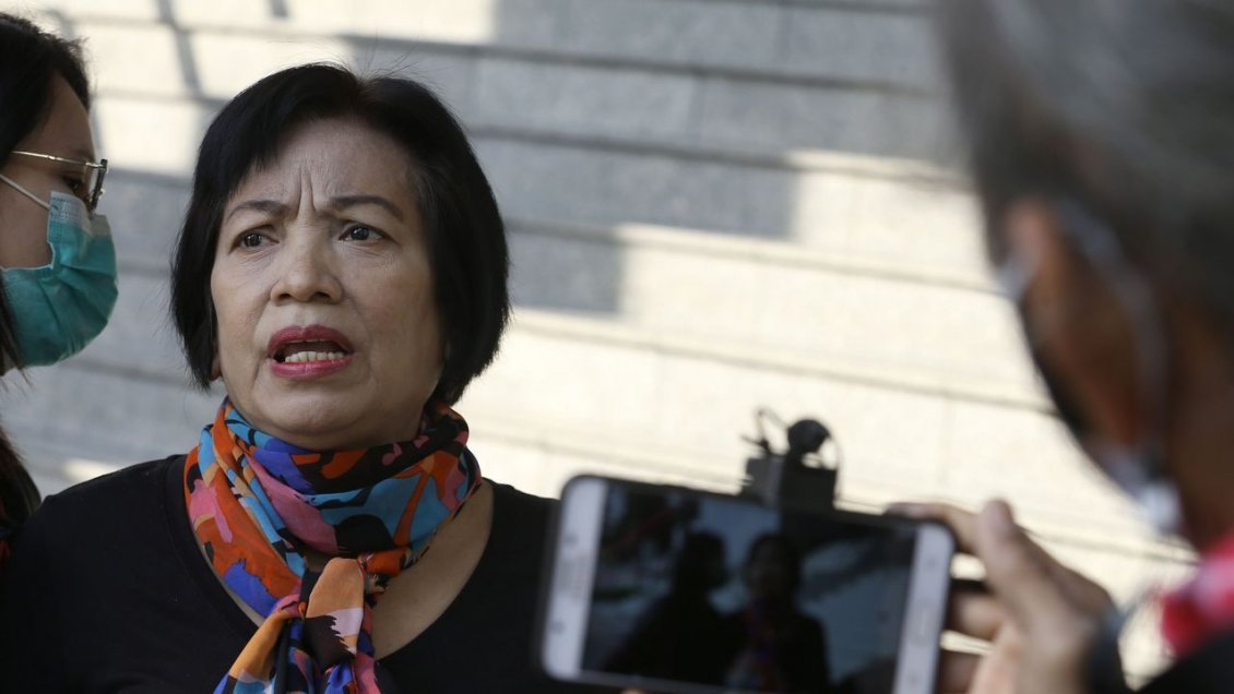 Tailandia condenó a 43 años de cárcel a una funcionaria por críticas al rey
