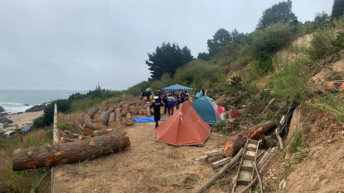 Dos grupos familiares fueron detenidos por acampar en Tomé durante la cuarentena
