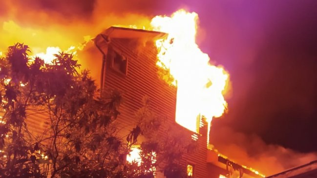 Ataque incendiario consumió completamente dos viviendas en Tirúa