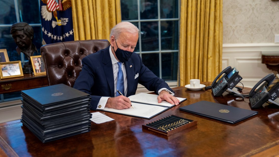 China felicita a Biden y le pide volver 