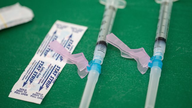 Con más de 25 millones de casos en EEUU, Biden intenta apurar vacunación