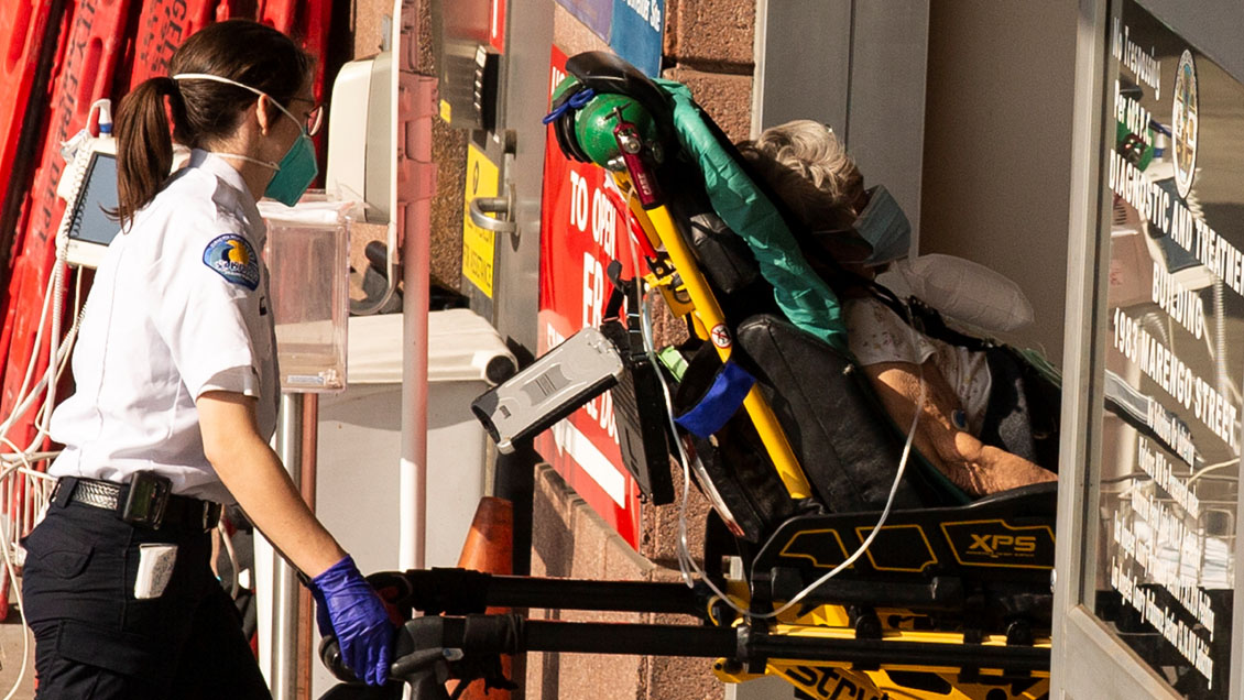 Epidemiólogo jefe de EEUU: Debemos asumir que la variante británica puede causar más daño y muerte