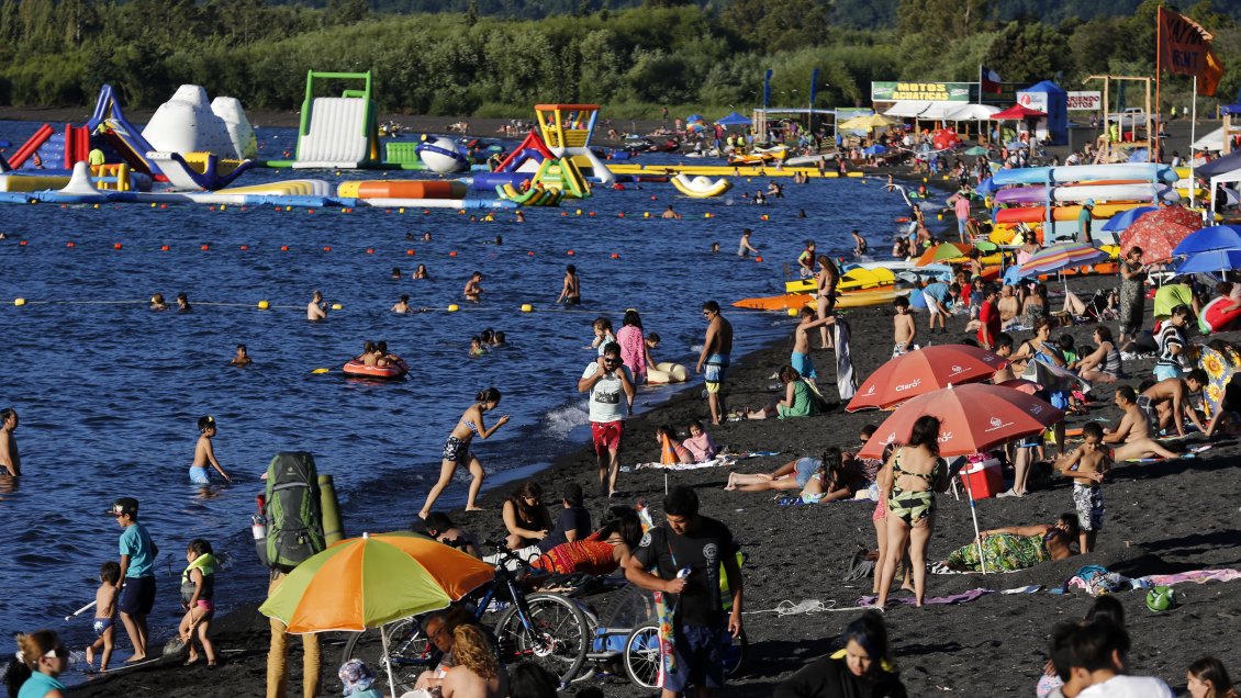 Las turísticas Constitución, Pucón y Frutillar retroceden a cuarentena