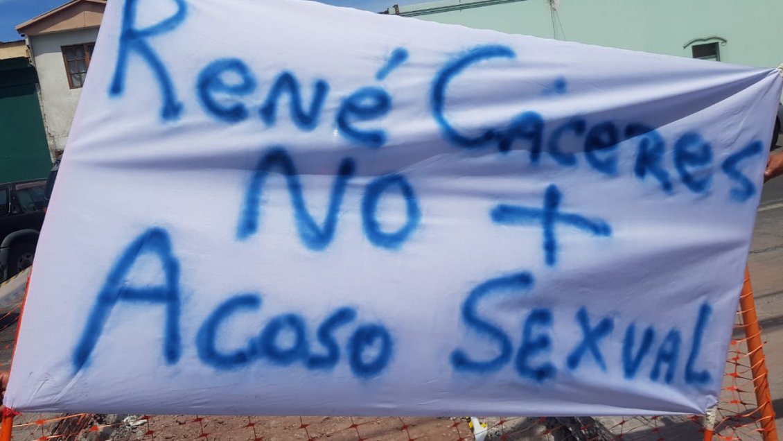 Acusan a concejal de Alto Hospicio de usar teléfono fiscal para acosar a joven