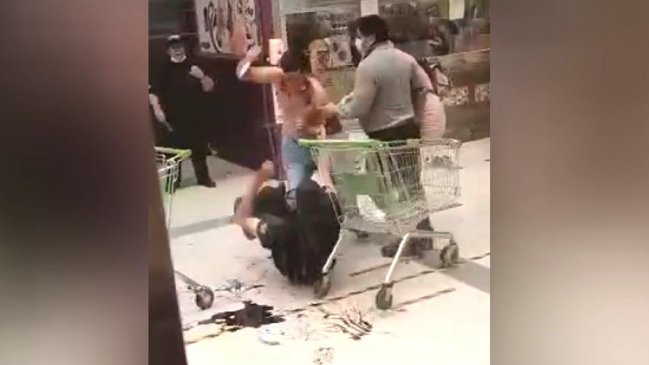 Adolescente apuñaló a dos guardias en un supermercado de Colina