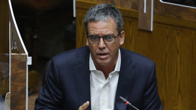 Felipe Harboe se despidió del Senado por su candidatura a la Convención