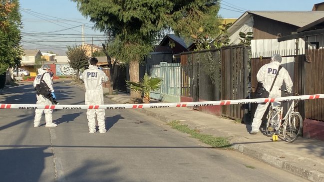 Ladrón de bicicletas se clavó el fierro de una reja y murió