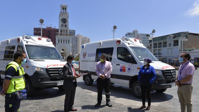 Servicio de Salud de Iquique entregó dos ambulancias a Colchane