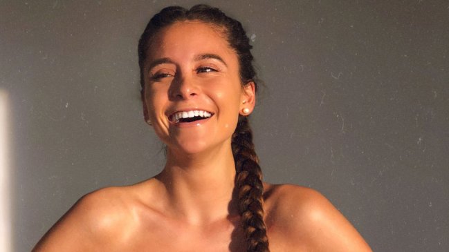 La cantante Cami fue detenida en fiesta clandestina en hotel de Las Condes